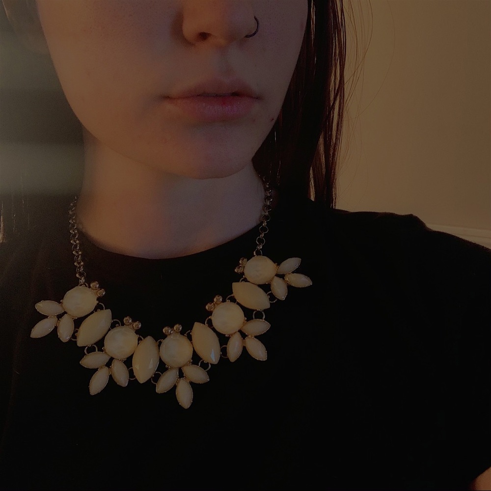 ✨ Cream & Gold Floral Statement Necklace – Bold & Elegant